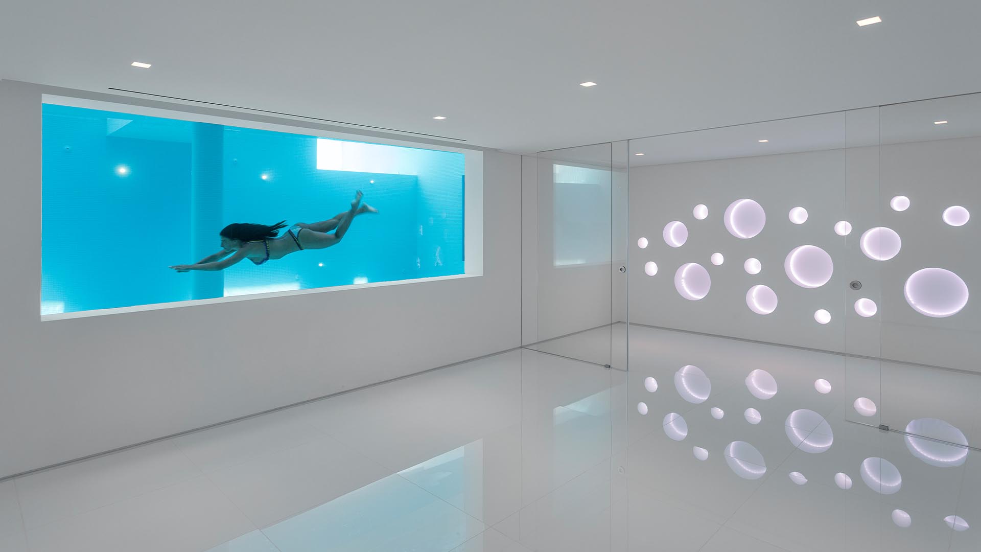 jutta-07-23--0000-window-into-the-pool-qdl