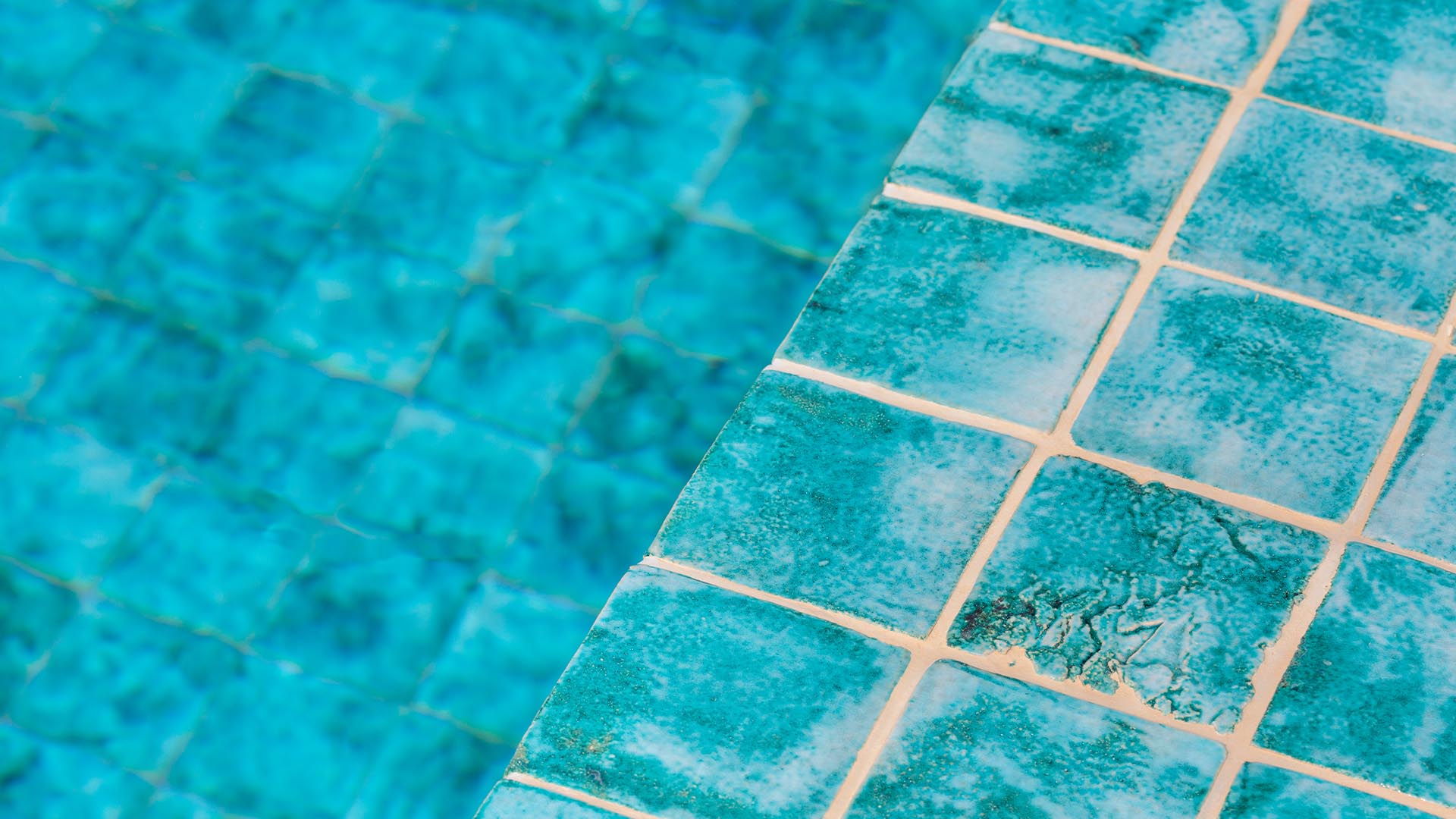 jutta-07-23--0004-terracotta-in-a-swimming-pool