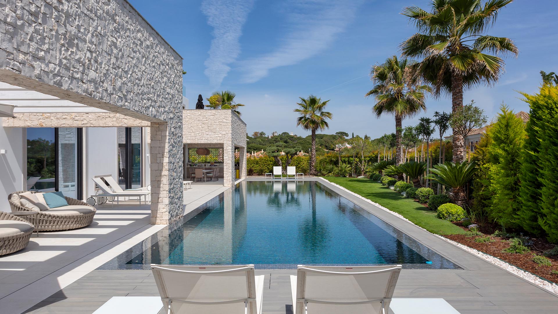 jutta-07-23--0005-sleek-pool-20-meters-qdl