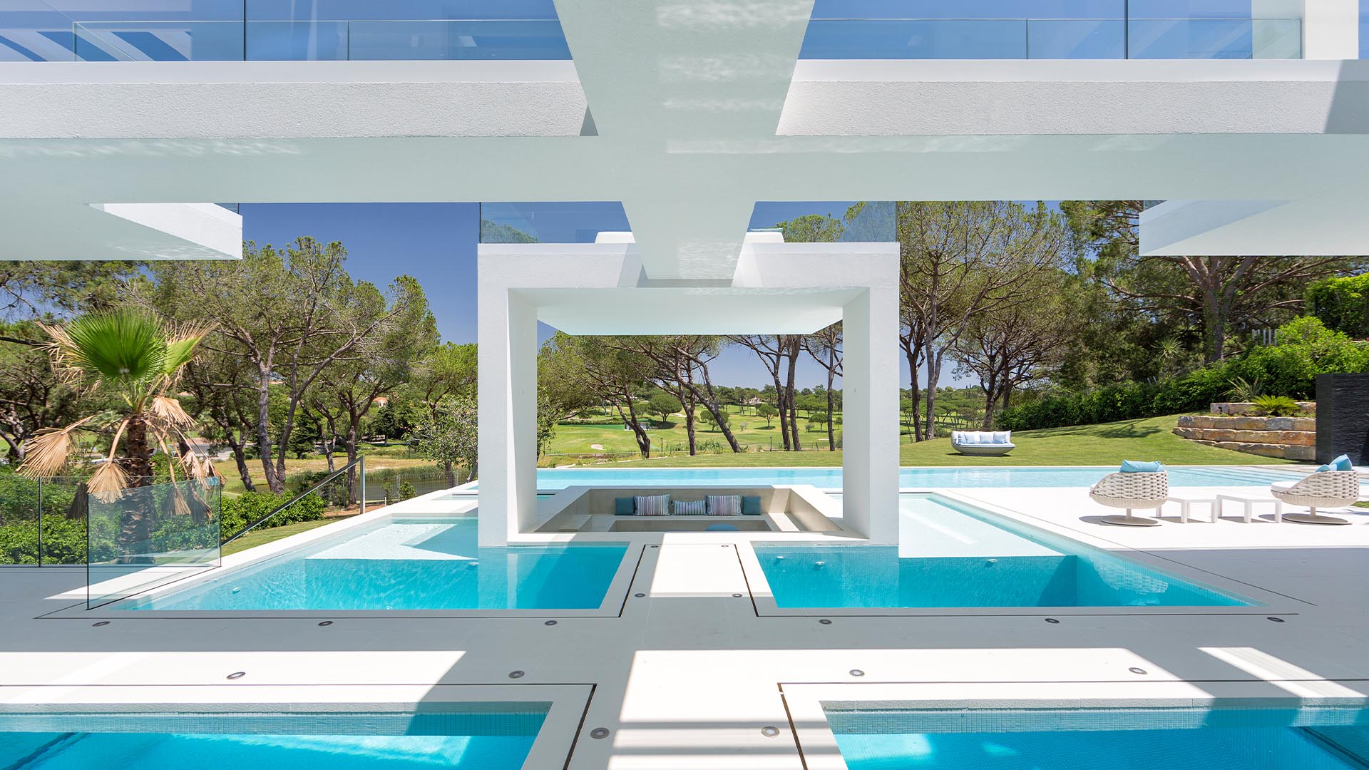 jutta-07-23--0016-my-favourite-image-of-a-pool