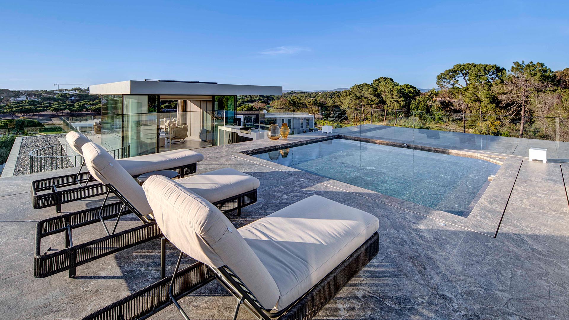 jutta-07-23--0019-lago-roof-pool