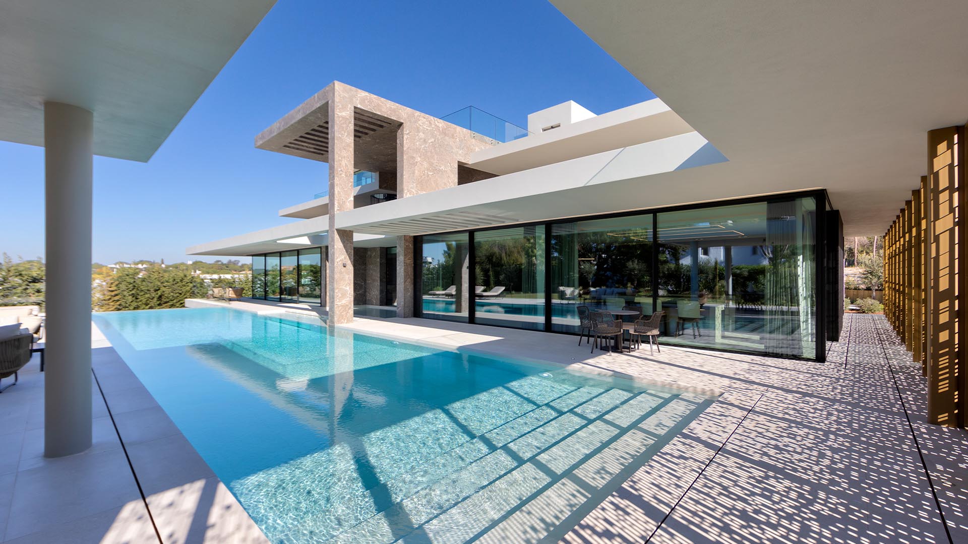 jutta-07-23--0021-lago-21-reflection