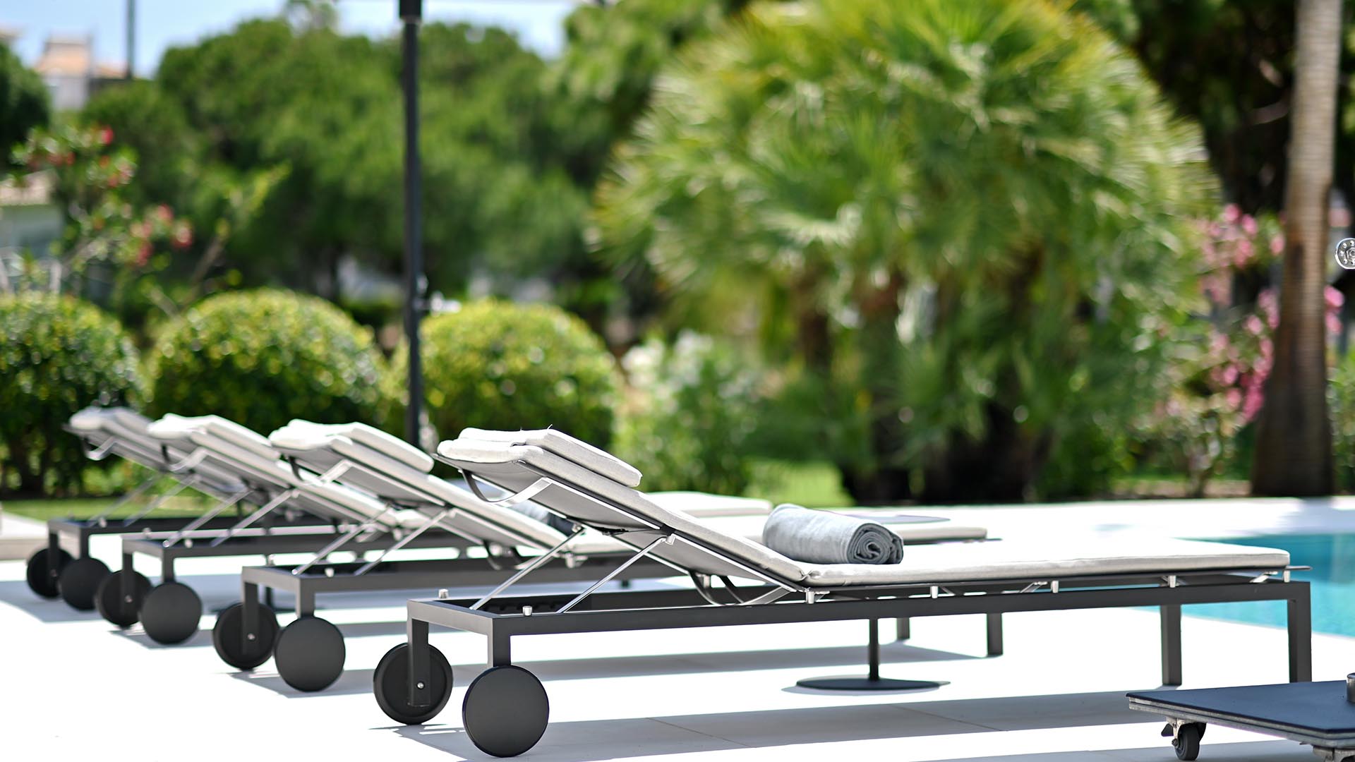 jutta-07-23--0023-elegegant-pool-in-vdl