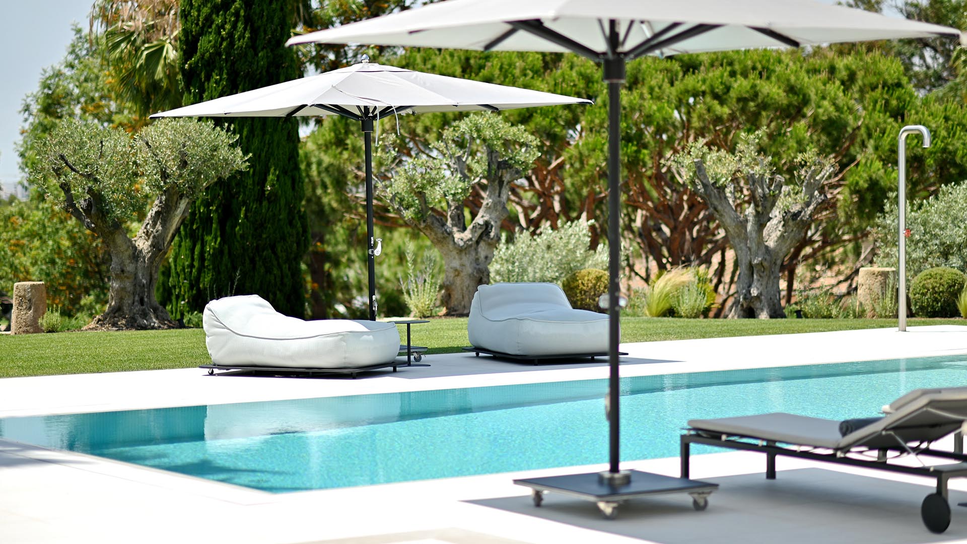 jutta-07-23--0024-elegant-pool-vdl-3