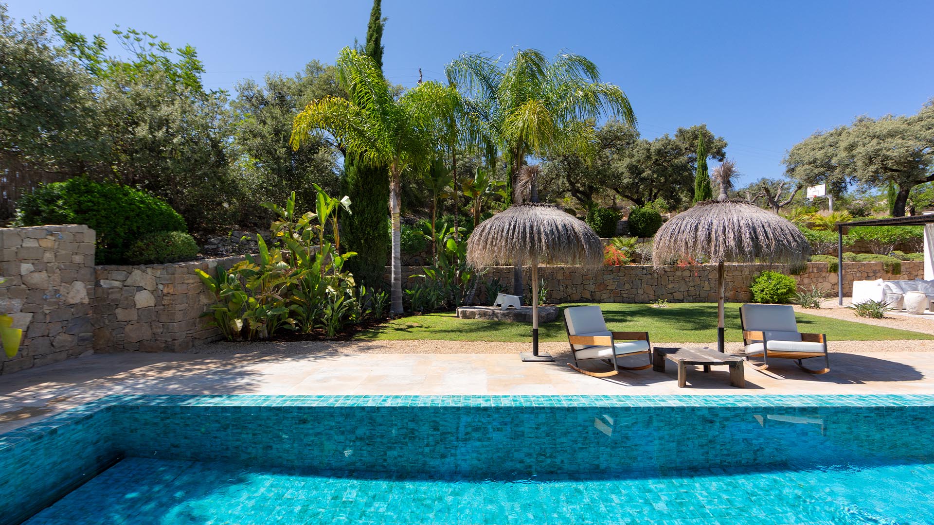 jutta-07-23--0028-contry-side-pool