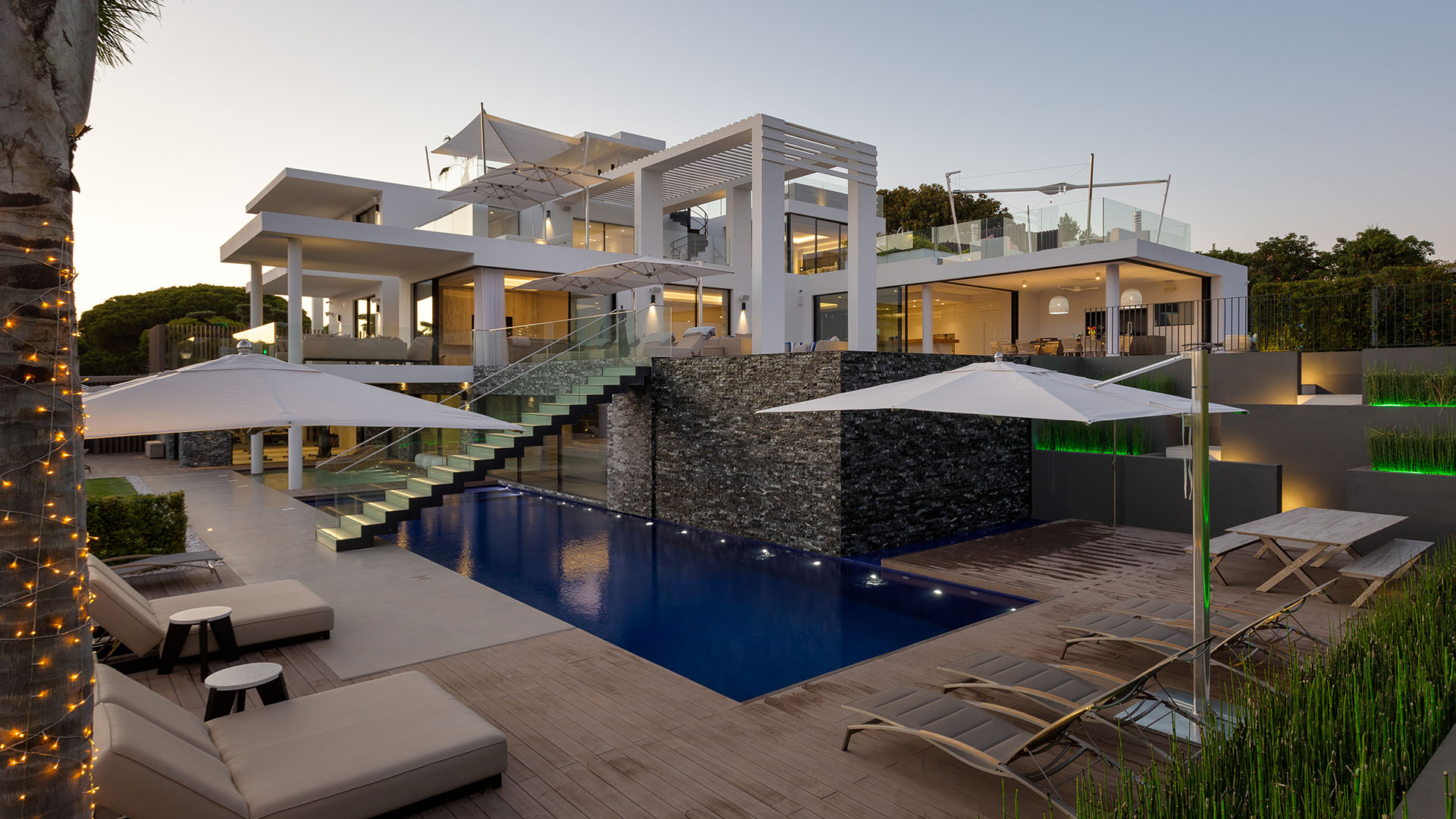 San Lorenzo Exterior (10)